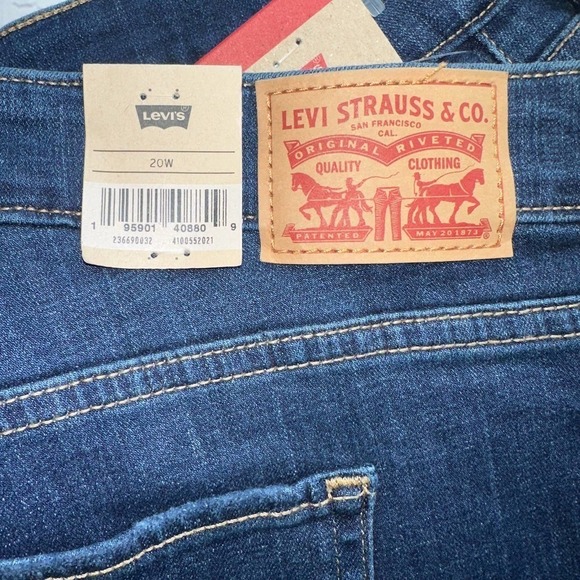 NWT Women’s 20W Levi’s Mid Length Hypersoft Denim Shorts - Picture 3 of 8